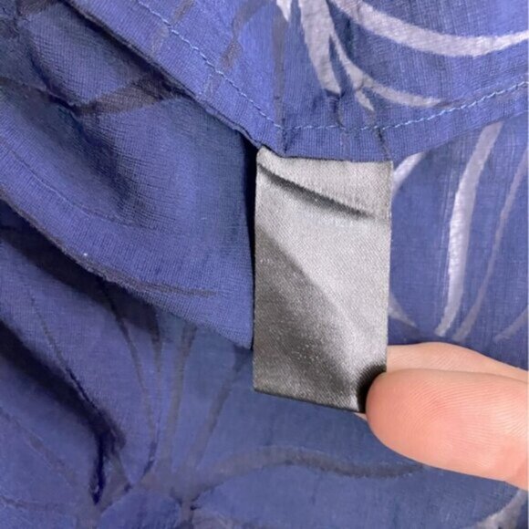 5/$25 RW&CO. Blue Semi Sheer Short Sleeve Blouse M - Picture 4 of 12